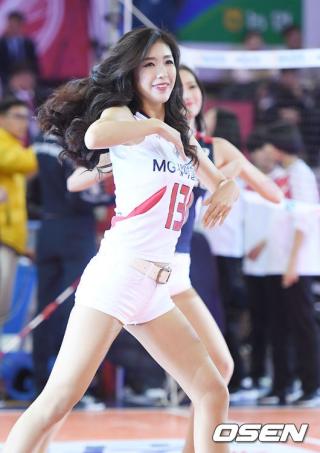 �ý�Ÿ�� �ޱ��� �迬���� �̸�