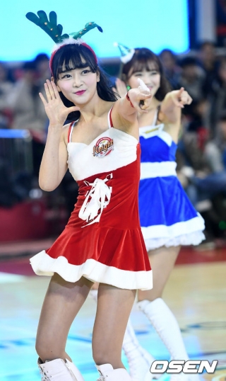 ÆÄ¶õ ¿Ê »êŸ, »¡°£ ¿Ê »êŸ