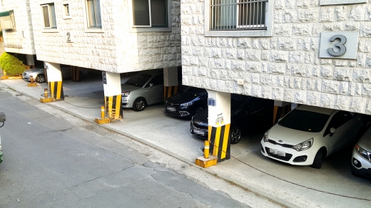 서울 시내 한 필로티 다세대 빌라. /사진=김창성 기자
