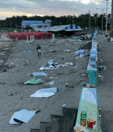 제주에 사회적 거리두기 3단계 조치가 시행 중인 지난 25일 한 도민이 이호테우해변의 상황을 촬영해 공개했다./사진=인스타그램 'jeju_by.shin'