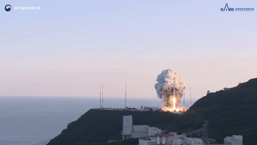 한국형 발사체 누리호가 21일 오후 5시 전남 고흥 나로우주센터에서 발사되고 있다. /사진= 과학기술정보통신부 유튜브 영상 화면 갈무리