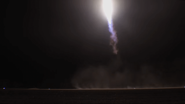 한국항공우주연구원이 향후 엔진 재점화 기술을 고도화할 경우 날아오른 로켓이 땅으로 착륙하는 모습을 구현할 수 있다. 영상은 미국 민간 우주탐사기업 스페이스X가 2015년 12월 구현한 팰컨9 재착륙 모습. /영상=스페이스X(SpaceX)