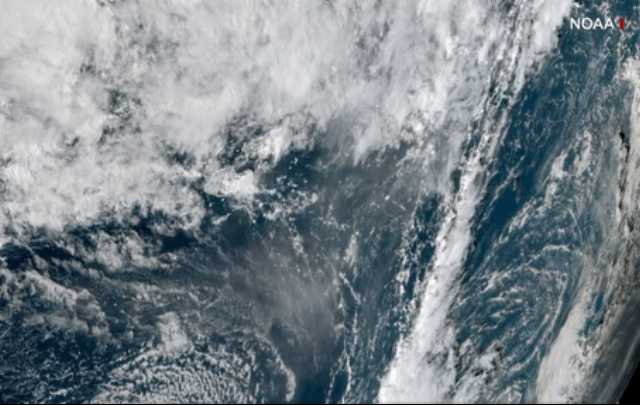 미국 국립해양대기청(NOAA)가 위성을 통해 남태평양 섬나라 '통가' 인근에서 해저 화산 폭발한 모습을 포착한 장면. / 사진=미국 국립해양대기청(NOAA)
