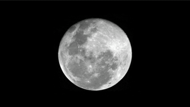 미국의 천체작가 앤드류 매카시가 1년간 보름달을 저속촬영했다. / 영상=스페이스닷컴