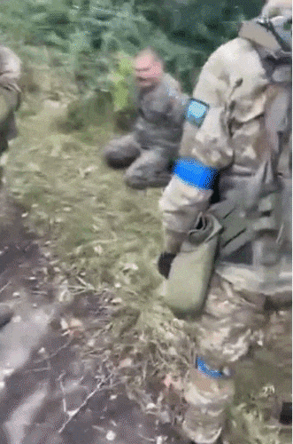 우크라이나군이 붙잡은 러시아군 포로 영상. 현지 매체 르비우저널은 이 포로가 안드레이 시체보이 러시아 육군 중장이라고 소개했다. /사진=르비우저널 트위터 