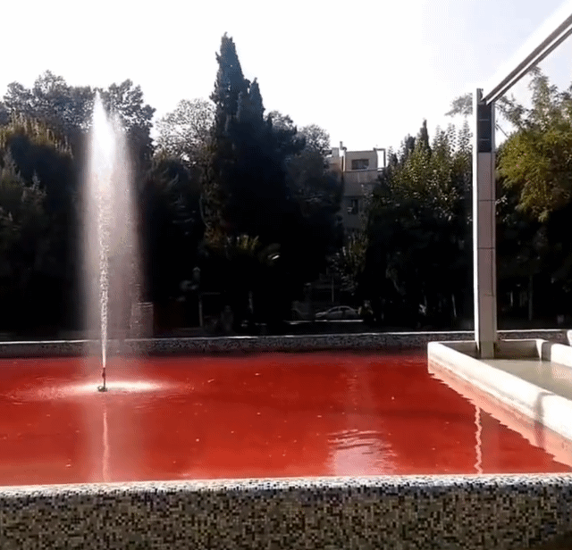 붉게 변한 이란 테헤란의 분수대 /영상=트위터 '1500tasvir'