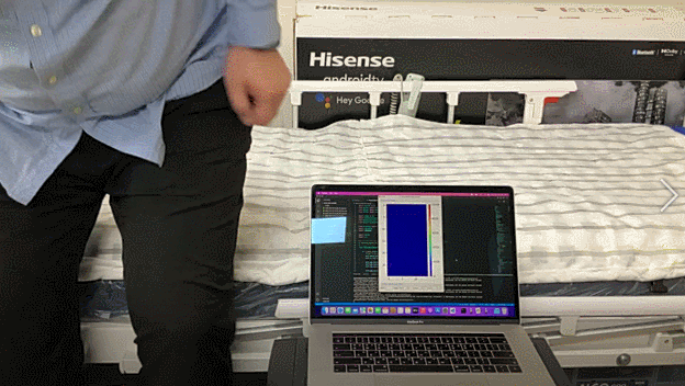 서홍테크 스마트매트 위에 사람이 눕자 컴퓨터 화면에서 실시간으로 스마트매트에 입력된 압력 정보가 나타난다. /자료=서홍테크