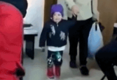 튀르키예(터키) 대지진으로 헤어졌던 부녀가 재회하는 모습 /영상=트위터