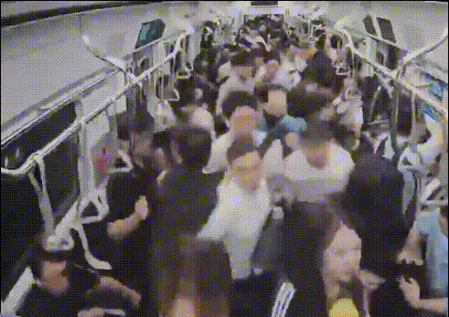 지난 6일 서울지하철 2호선에서 흉기난동 오인 대피소동이 벌어졌다. /사진 제공=서울 중부경찰서
