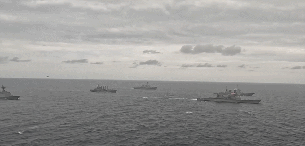 한미 해군이 25일 동해상에서 연합해상훈련을 벌이 있다. /영상 제공=해군