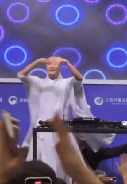 지난 4일 SETEC에서 개막한 서울국제불교박람회가 MZ세대의 호응을 얻고 있다. DJ 뉴진스님이 선보인 이색무대 덕분. /사진=뉴시스