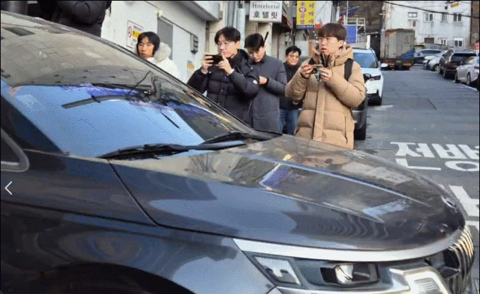 김봉식 서울경찰청장이 20일 오후 12시17분쯤 서울 남대문경찰서에서 나와 검은색 차량을 타고 이동했다. /영상=박진호 기자