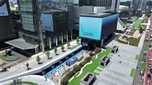 삼성전자가 아티스트 '장 줄리앙(Jean Jullien)'과 협업해 대규모 갤럭시 폴더블폰 체험존 '더 갤럭시 언폴더스(UNFOLDERS)'를 오는 25일부터 내달 17일까지 서울 코엑스에서 운영한다고 27일 밝혔다./사진제공=삼성전자