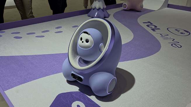 중국 가전 기업 TCL은 올해 1월 CES 2025에서 AI 집사로봇 '에이미(AiMe)'를 공개한 데 이어 IFA 2025에서도 선보였다. 에이미는 볼리와 Q9처럼 바퀴로 이동하며 가전제품을 제어하는 허브 역할을 한다./영상=최지은 기자