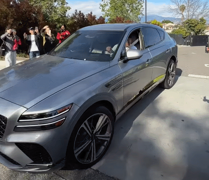 손흥민이 GV80 쿠페를 직접 운전하는 모습이 포착됐다. /영상=인스타그램 갈무리