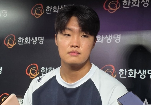 떨려서 잠도 못 잤는데 155㎞ 위력투! 한화 슈퍼 루키 "PS 가면 목숨 걸고 막겠다"