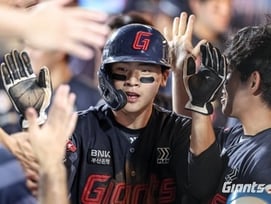 '돈 필요해 고깃집 알바'→1년 만에 180도 바뀐 인생, "오라이" 김성근 감독도 격려했다