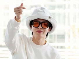 "1억, 2억..하루 새 3억 기부" BTS 제이홉, 화려한 생파 대신 선행 [공식]