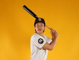 송성문 ML 첫 선발 4번 데뷔! 첫 출루까지 해냈다→日 에이스 상대 만루 찬스 기여