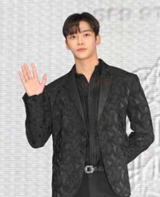 SF9 로운