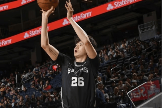 "Korean Star and 'Korean Curry' Lee Hyun-jung stamps his name on the NBA... Scores 11 points in second Summer League game