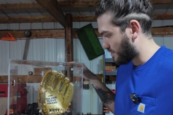 "我的天啊！ "庞塞迎接KBO的'GG'时，连连发出感叹，"这是我一生中第一个金手套啊！"