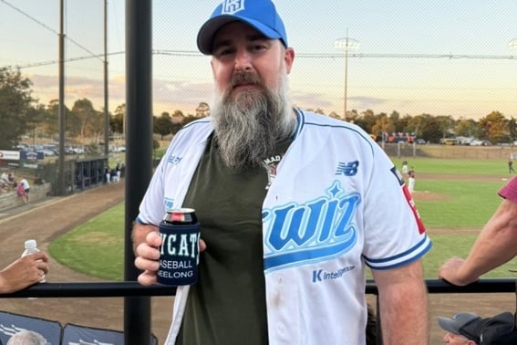 Также есть австралийский фанат 'Поддержка Ан Хён Мина'! Популярность младшего клуба КБО за рубежом также выросла, и 60 000 человек собрались на «Беспокойство» для трансляции тренировочных матчей.