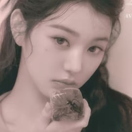 &#39;女神&#39; 장원영 &#034;행운은 결국 제 편&#034;