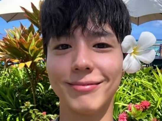 박보검, 제주 이어 괌에서도 &#39;바다의 왕자&#39;..관식이는 &#39;힐링 중&#39;