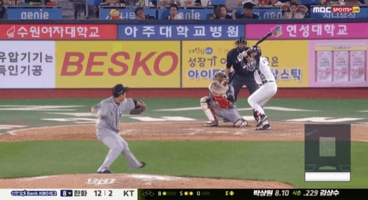 박상원이 8회 김상수를 헛스윙 삼진 처리한 뒤 격한 세리머니를 펼치고 있다. /영상=티빙 제공