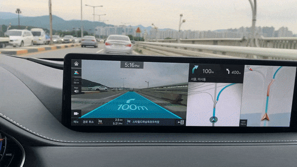 제네시스 G80 전동화 모델 증강현실 네비게이션 작동 모습/사진=이강준 기자