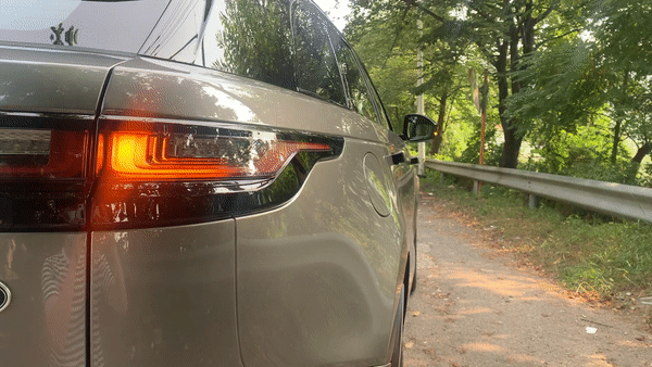 재규어랜드로버 레인지로버 벨라 P400 R-Dynamic HSE의 후면 라이트/사진=이강준 기자