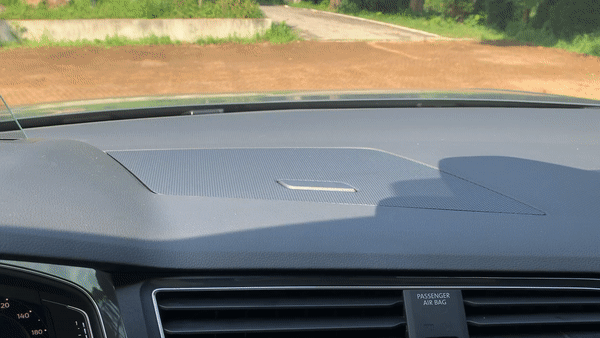 폭스바겐 티구안 2.0 TDI 4모션 프레스티지의 대시보드 보관함./사진=이강준 기자