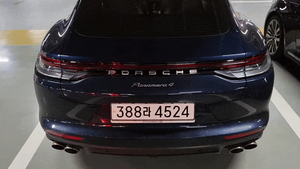 포르쉐 파나메라4 이그제큐티브의 킥모션 트렁크/사진=이강준 기자