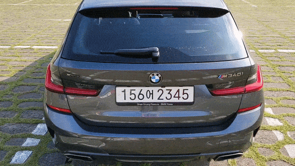 BMW M340i 투어링 '킥모션 트렁크'/사진=이강준 기자