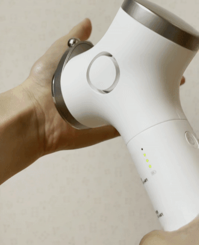 인텐시브케어 모드에서 led불빛이 나오는 모습/사진=한지연기자