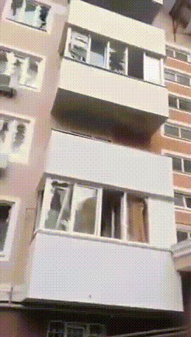 27일 오후 4시쯤(한국시각) 우크라이나 수도 키예프 부챠에는 아나스타샤 샤포발로바(25)의 가족이 사는 아파트가 러시아군에 폭격당하는 일이 일어났다. /사진제공=아나스타샤 샤포발로바