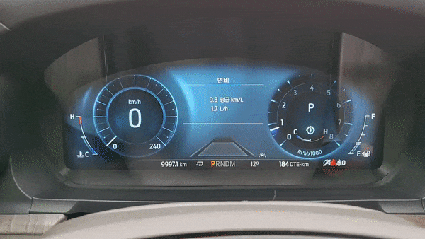 포드 익스플로러 플래티넘 주행 모드 변경시 계기판 모습/사진=이강준 기자