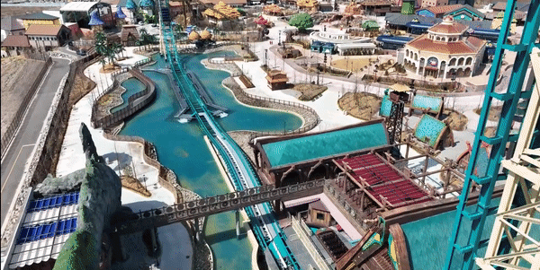 오는 31일 개장하는 롯데월드 어드벤처 부산의 대표 어트랙션 '자이언트 스플래시. 44m 높이에서 급하강하며 물벼락을 맞는 놀이기구다 /영상제공=롯데월드 