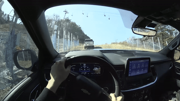 양지파인리조트 오프로드 코스를 기자가 주행하는 모습/사진=이강준 기자