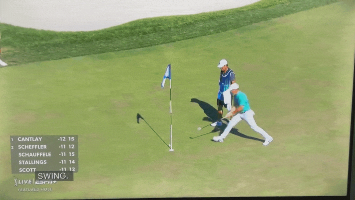 로리 맥길로이가 경기에 난입한 관중의 원격 골프공을 집어 던지고 있다. /사진=트위터 