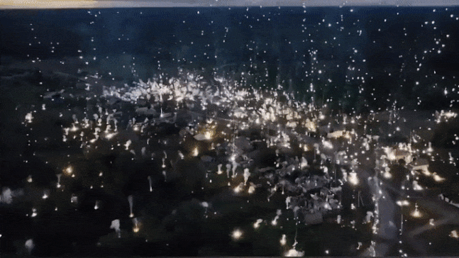 우크라이나 동부 도네츠크주 한 마을에 떨어진 소이탄. /사진=우크라이나 국방부 트위터 