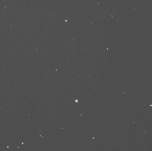 미국항공우주국(NASA)의 다트(DART) 우주선이 소행성 디모포스(Dimorphos)를 향해 날아가는 모습을 한국천문연구원의 우주물체 전자광학 감시네트워크(이하 OWL-Net, Optical Wide-field patroL Network)로 포착한 모습. / 영상제공=한국천문연구원