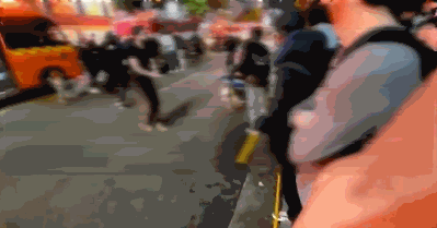 지난 29일 '이태원 압사 참사'로 최소 149명이 숨진 가운데 한 남성이 "CPR(심폐소생술) 할 수 있는 사람을 구한다"고 외쳤다./사진=트위터