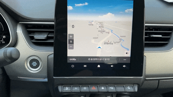 XM3 E-TECH 하이브리드의 통풍 시트를 작동하는 모습/사진=이강준 기자