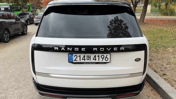  올 뉴 레인지로버 P530 오토바이오그래피 롱휠베이스 모델 방향지시등/사진=이강준 기자