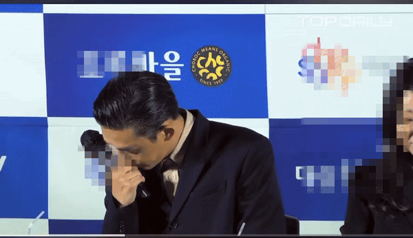 지난 2021년 11월 12일 오후 배우 유아인씨가 서울 영등포구 여의도 CGV에서 열린 '제 42회 청룡영화제'에서 인터뷰하는 모습/사진=유튜브 채널 '톱데일리' 영상 캡쳐