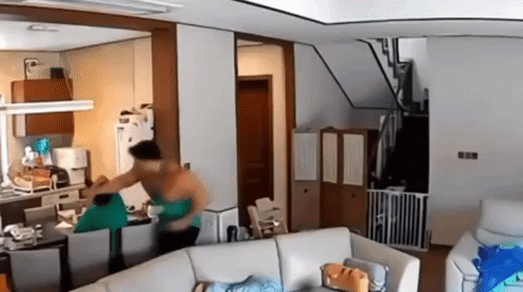 피트니스 선수 황철순이 아내 지연아씨를 폭행하는 영상이 온라인 커뮤니티에 확산하며 논란이 되자 지씨가 자작극이었다고 해명헸다. /영상=온라인 커뮤니티