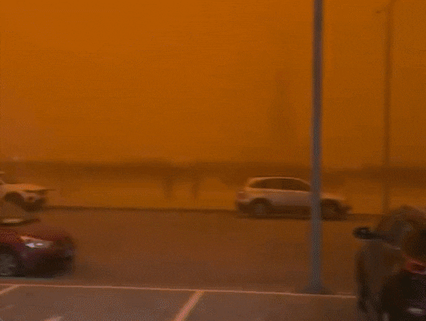 지난 10일(현지 시간) 황사 발원지와 가까운 중국 내몽골 우란차부시에서 촬영된 영상. 황사로 인해 하늘이 뿌옇다 못해 붉게 물들었다. /영상=시나뉴스 웨이보