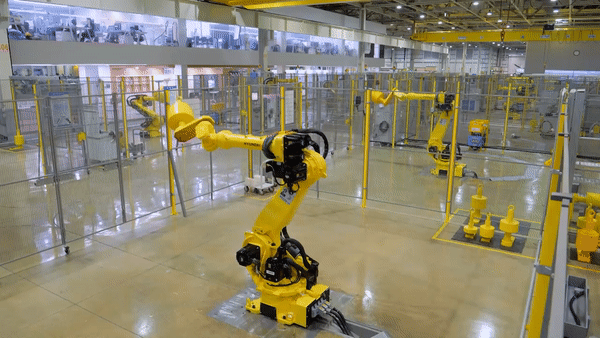 HD현대로보틱스 대구 본사 내부 모습. 주력모델인 HS220이 중량을 부착하고 부하 테스트를 연속 가동하고 있다. /영상제공=HD현대로보틱스
